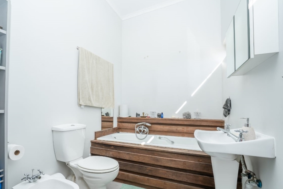 To Let 3 Bedroom Property for Rent in Middedorp Western Cape